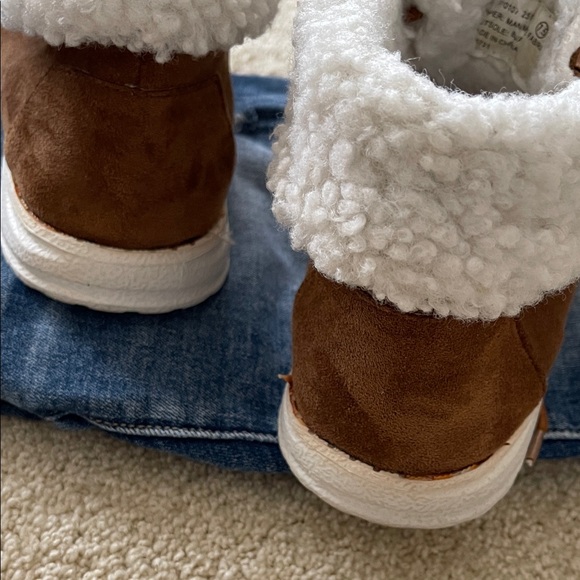 Gypsy Jazz Brown Ankle Boots with White Fur Lining - Picture 7 of 14